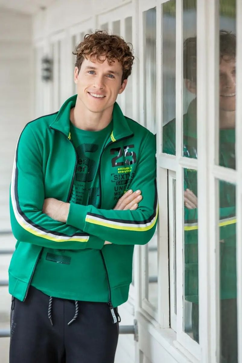 толстовка action green